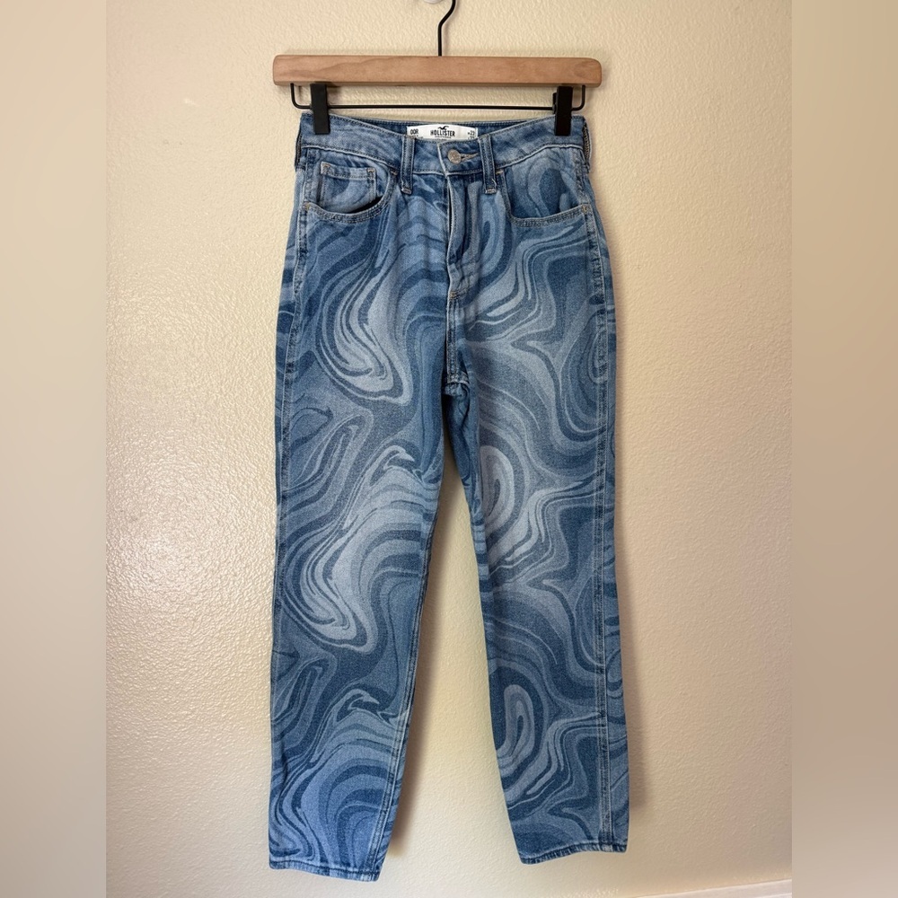 Hollister Curvy High Rise Mom Jeans